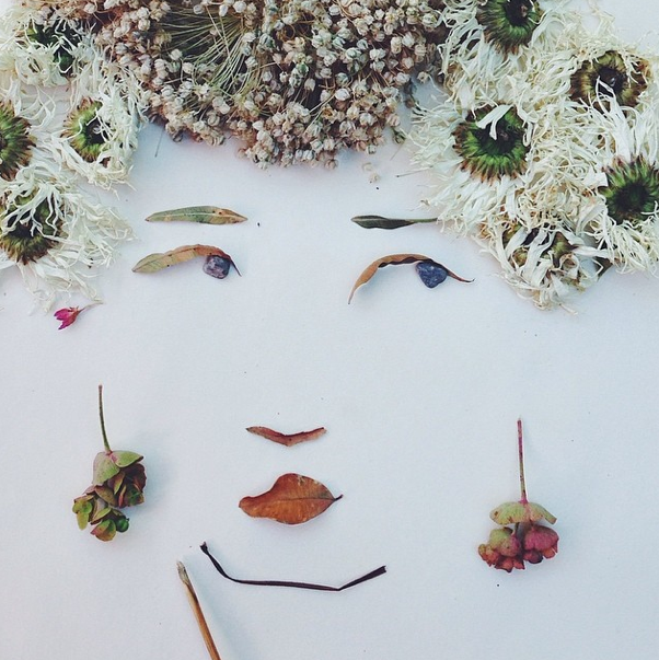 Our Weekly Tip: A Memory in Bloom Memorial IdeaCreate a beautiful portrait of your mother for a memorial ceremony with flowers or jewelry