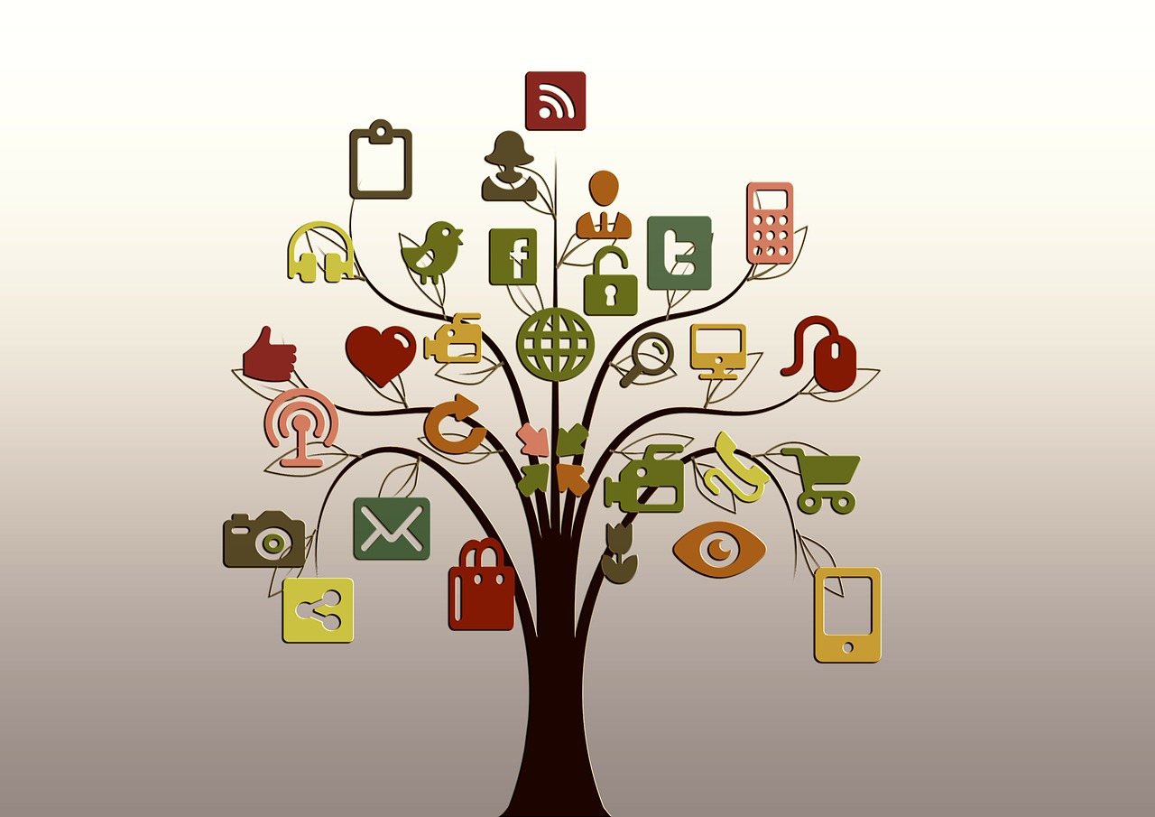 Tree with social media ornaments