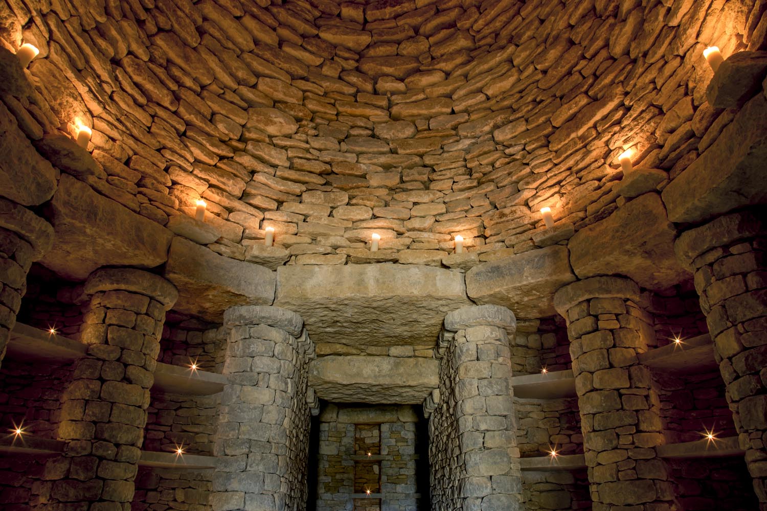Willow Row Barrow Finds Inspiration in Old Burial TechniquesThe columbarium is the first stone barrow built in Cambridgeshire in 3,500 years