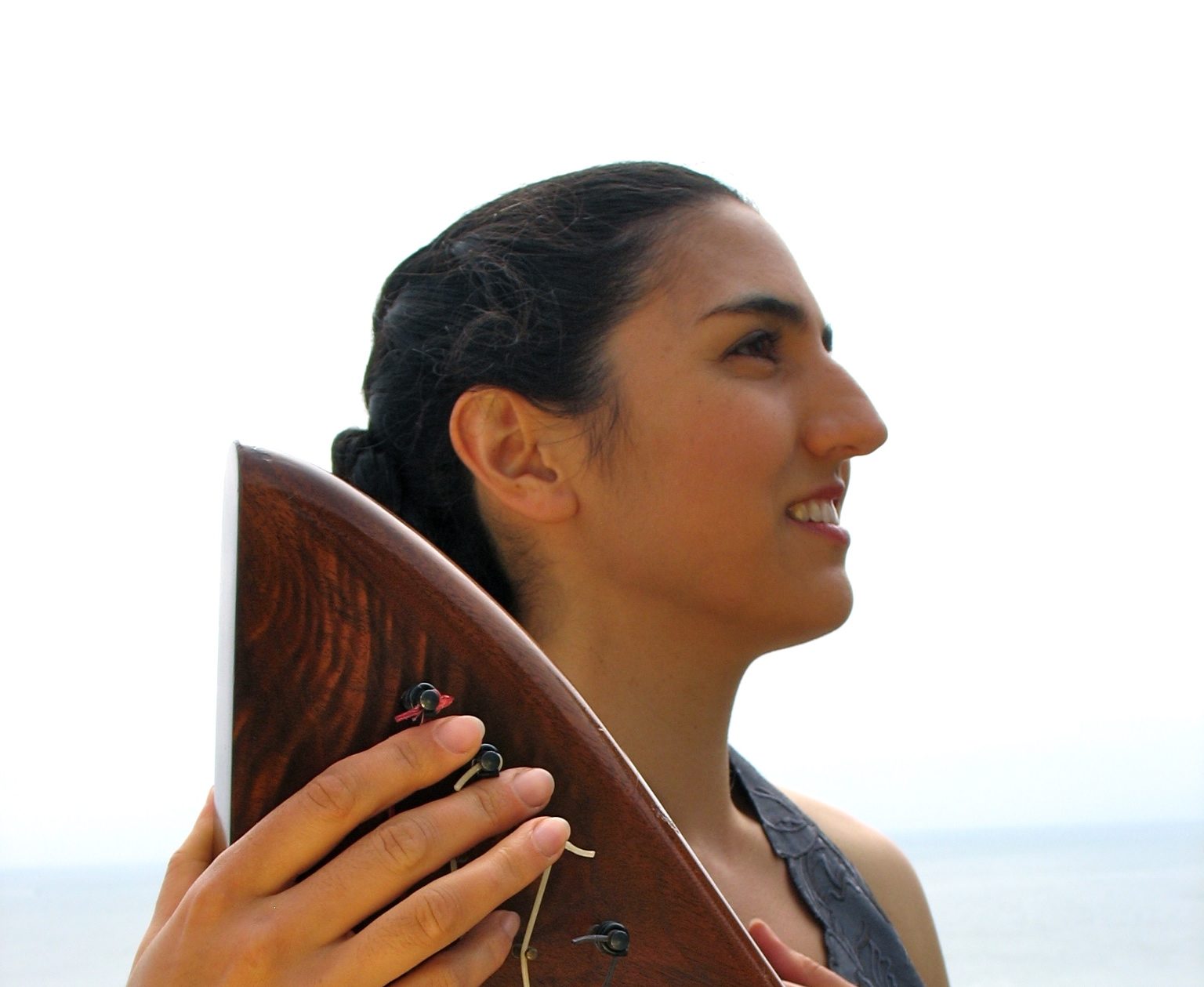 Portia Diwa holding her harp