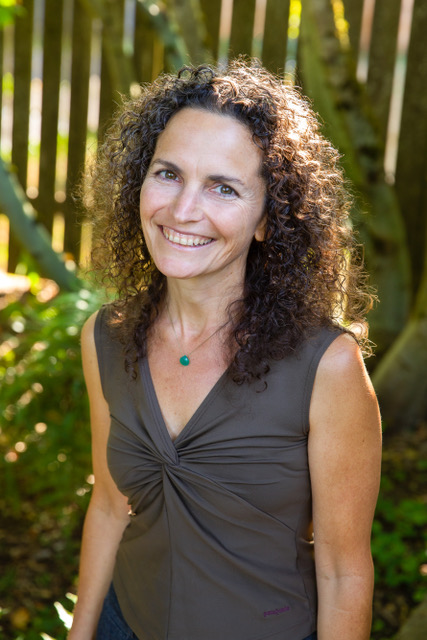 Susan Wilmoth uses acupuncture to treat end-of-life patients
