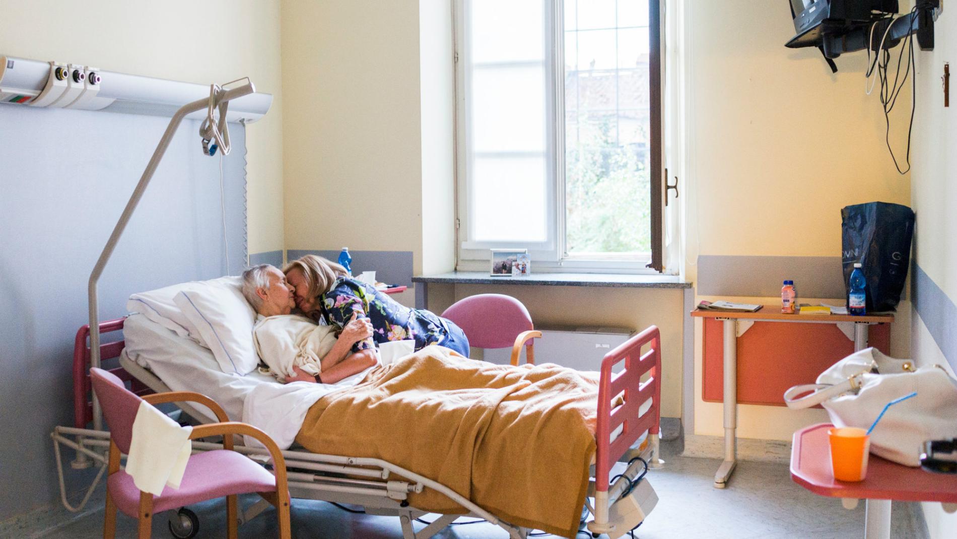 A person dying at home with family