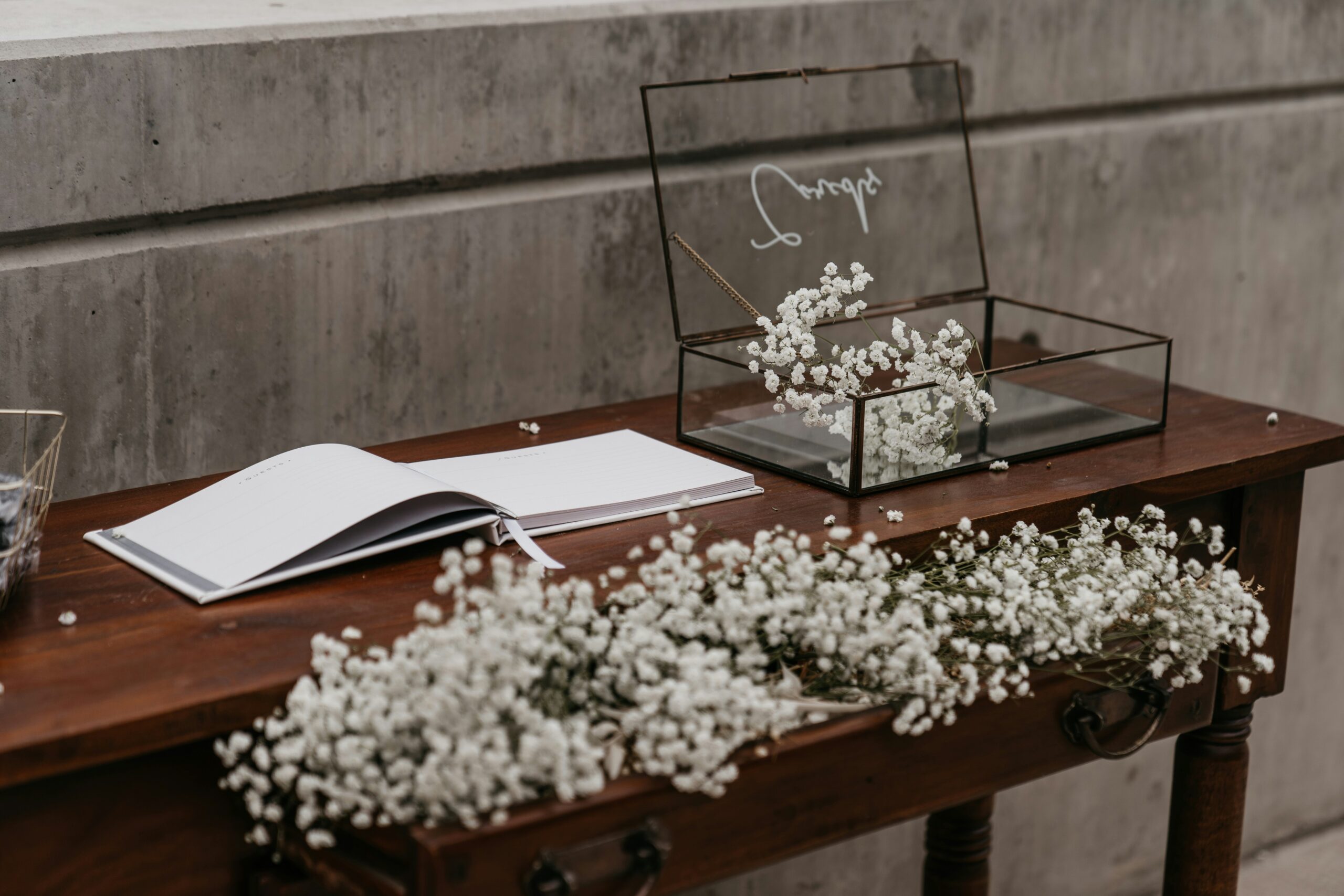 a guest book at a memorial service as an option to structure and content of the service