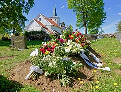 Hilaria Baldwin Teaches Her Kids About Death With Family Trips to CemeteriesThe yoga instructor and wife of actor Alec Baldwin has some unique ideas to repair a child’s often negative association with cemeteries.